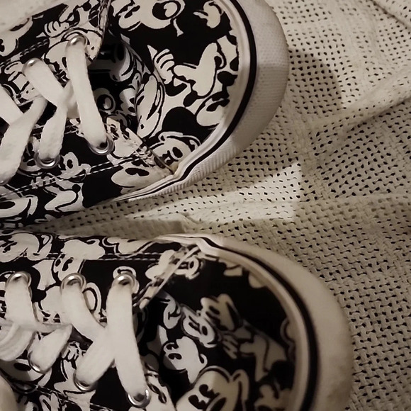 Disney Mickey Mouse Sneakers 7 - Picture 10 of 10
